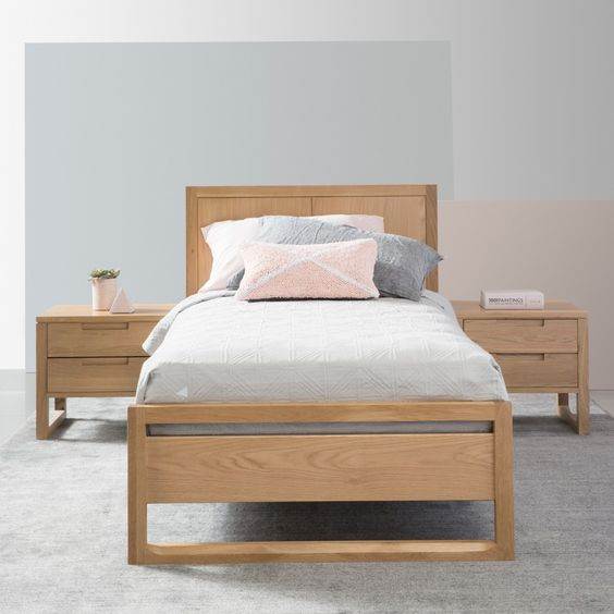 Κρεβάτι με κομοδίνα από φυσικό ξύλο Κωδ. 0310